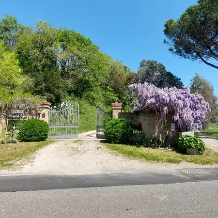 Il Casale Del Sogno Bed & Breakfast 4*